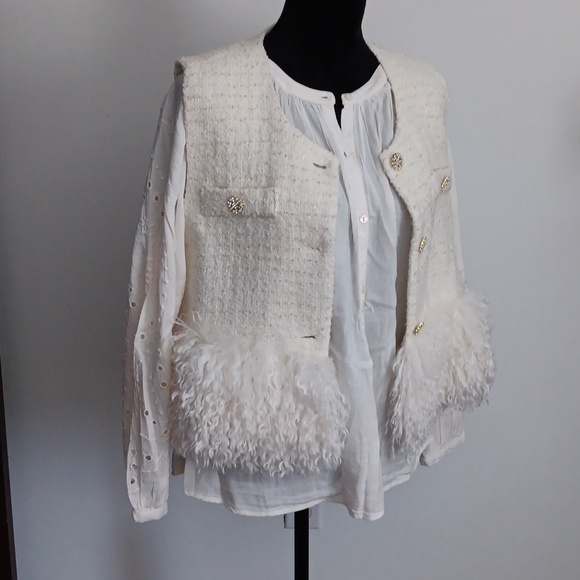 A Stylish Cream Color Blouse with Floral Design Sleeves Size XL - Picture 9 of 16